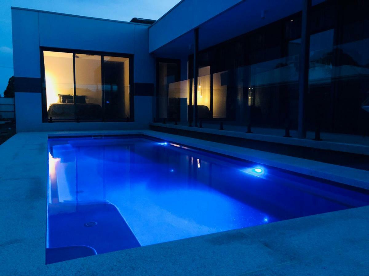 The Sinatra Holiday House - Couples Retreat マルワーラ エクステリア 写真